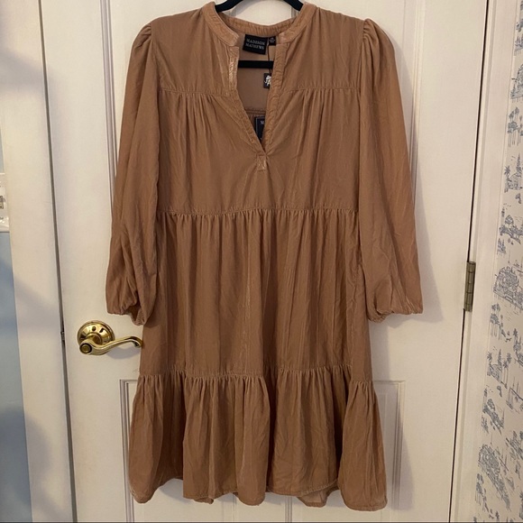 Madison Mathews Dresses & Skirts - Madison Mathews Velvet Dress XS